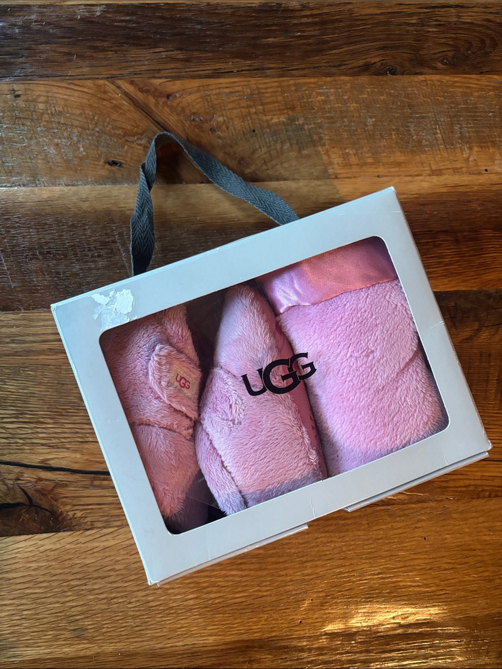 Baby UGG’s 4/5 set shoes and lovey